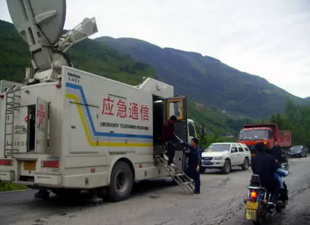 执行汶川地震抗震救灾任务的卫星应急通信车